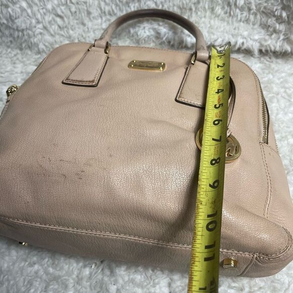 Michael Kors Cindy  leather nude medium satchel with gold hardwares and charm - Picture 6 of 13